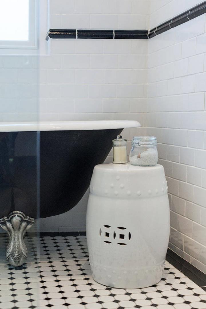 751464_122d_bathroom.jpg