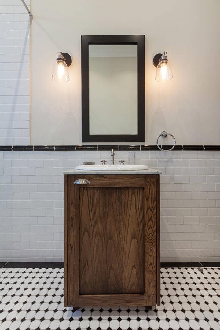 751464_122g_bathroom.jpg
